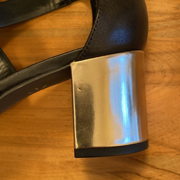 Like new Isaac Mizrahi Live sandals - Picture 4 of 4